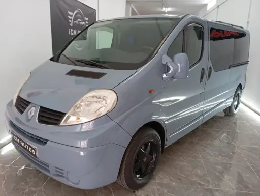 OCASIÓN ÚNICA! Renault Trafic de 9 plazas Camper HOMOLOGADO. (VENDIDO)
